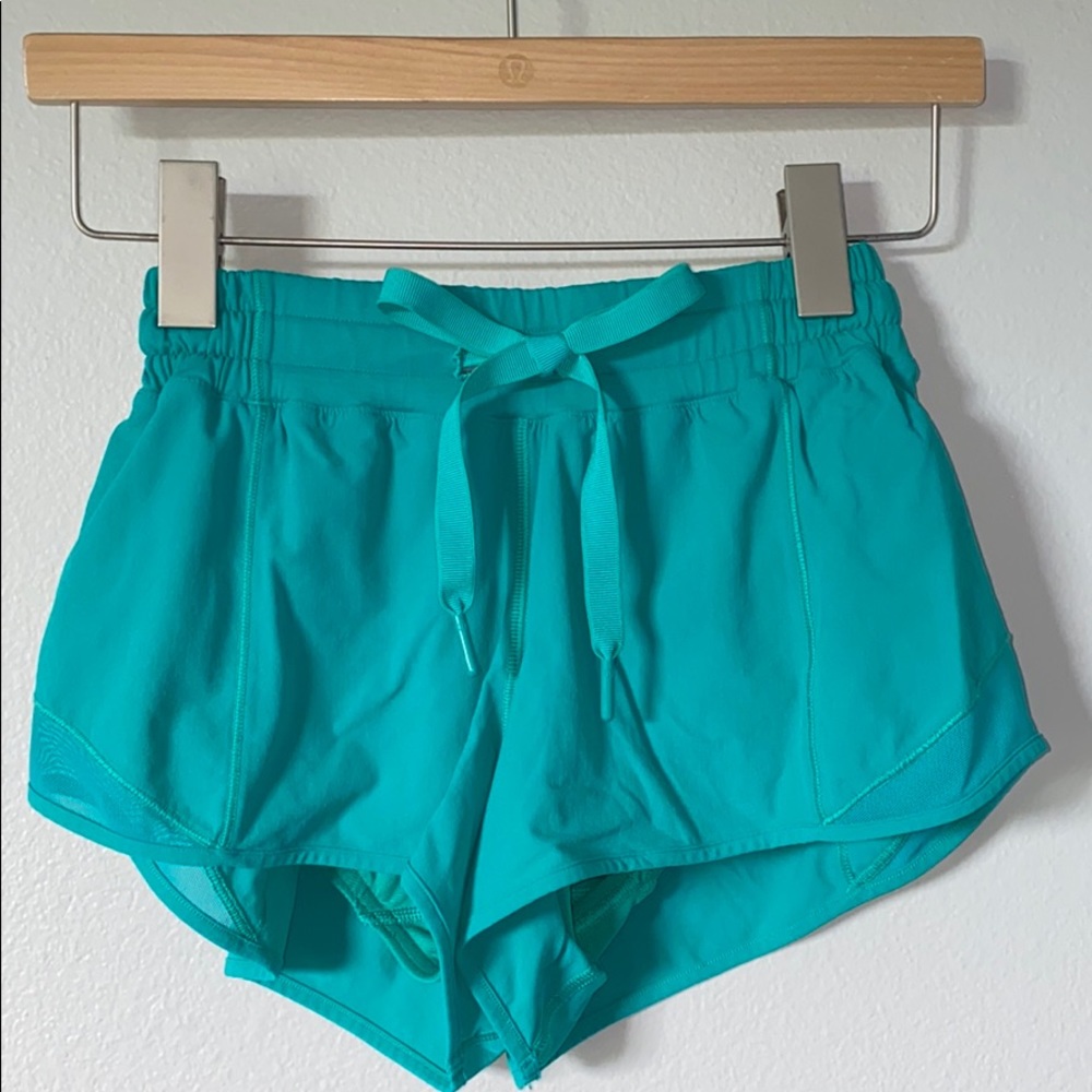 🍋 Lululemon Shorts Hotty Hot 1 size 4